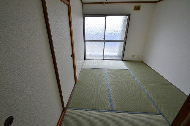 広島市西区己斐西町の賃貸マンションの和室