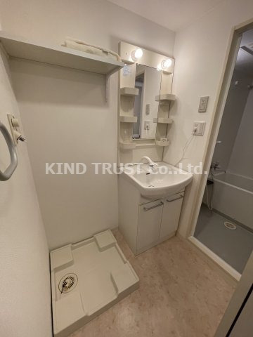 SWISS梅田東の洗面所|広い洗面スペース