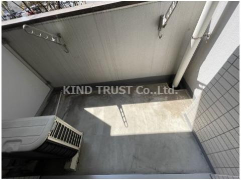 SWISS梅田東のバルコニー|外からの目が気にならないバルコニーで洗濯物が干せます