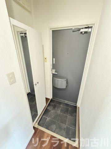 ハイツサンライフの玄関
