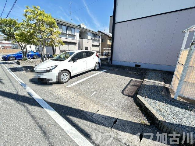 ハイツサンライフの駐車場