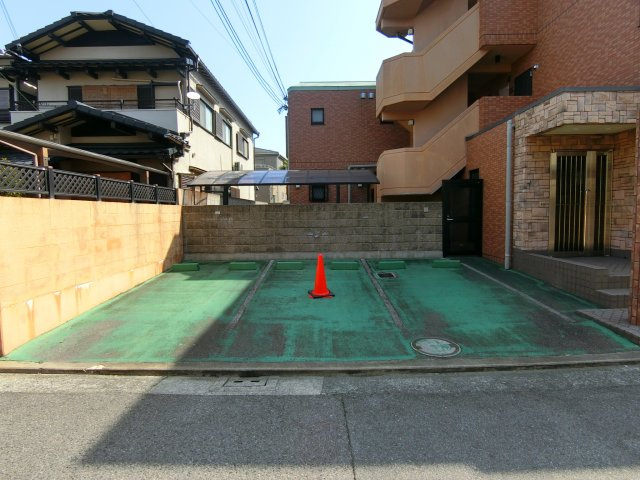 サンファミリーの駐車場