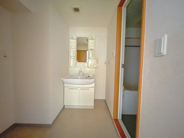 プロスペリタ上町の独立洗面台|独立洗面台あり、毎朝おしゃれに忙しい女性の方におすすめです