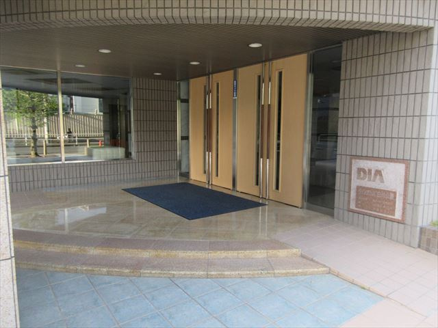 ダイアパレス白川公園のエントランス