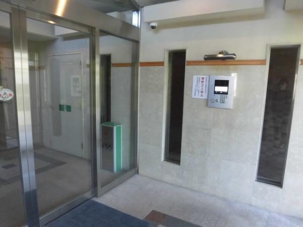 ネオハイツ枚方長尾のエントランス