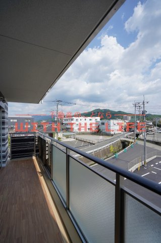 フロースフォンス【キャッシュバック対象物件】のバルコニー|開放的で明るい空間を演出してくれるバルコニーです