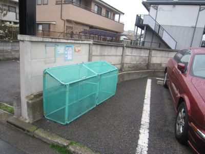 【その他共用部分】 | ブルク大倉山 | 敷地内ごみ置き場でごみ出しもらくらく～♪忙しい社会人さんや主婦さんにもうってつけ！