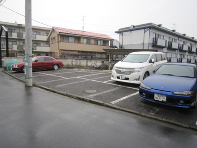 【駐車場】 | ブルク大倉山 | いつでも目の届く敷地内に駐車場があります♪荷物がかさばりがちなお買物にも、敷地内駐車場があると便利ですよね☆