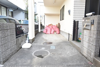 【駐車場】 | 立川市一番町　再生住宅 | ビルトインタイプの駐車場はお車を汚しません。洗車の回数も減るので大切なお車を長くお乗りいただけます。