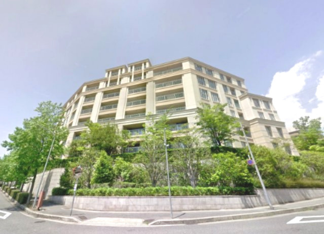 オーキッドコート湖南館の外観