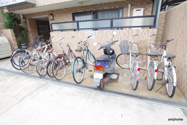 サーペント中津　仲介手数料無料の駐車場