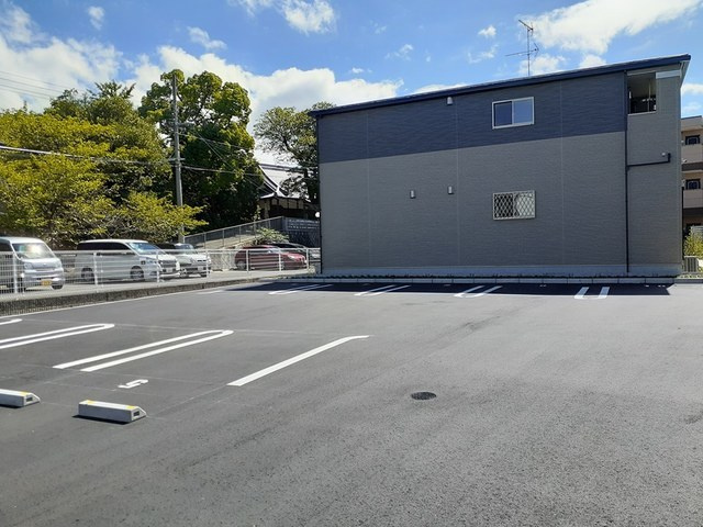 ソレアードⅢの駐車場