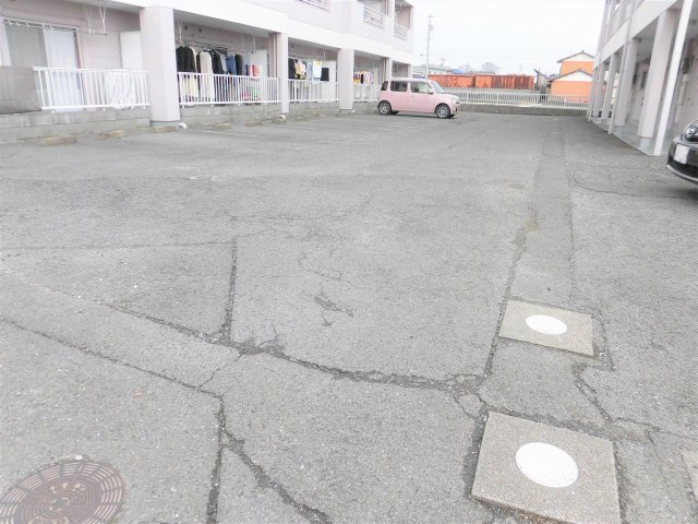 リバティはやの　Bの駐車場