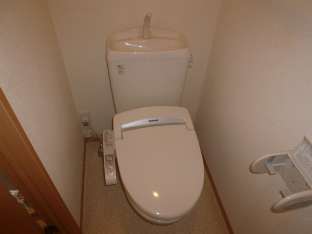 エルドラードＡのトイレ|シャワー付きトイレ