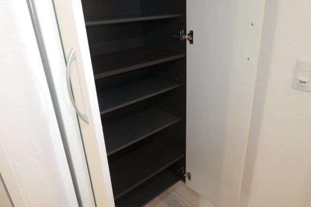Ｍの内装|シューズボックス