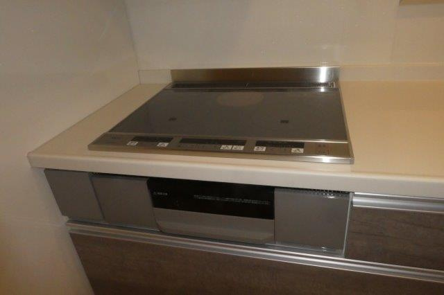倉敷市石見町のアパートのキッチン|３口IHコンロ