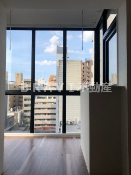 Ｙ’s大手通　BRAVI不動産の洋室|【Ｙ’s大手通】窓が大きく日中は明るいです