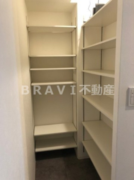 Ｙ’s大手通　BRAVI不動産の収納|【Ｙ’s大手通】ウォークインシューズボックス