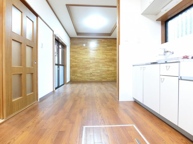 楠町西貸家の居間・リビング