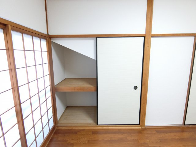 楠町西貸家の収納