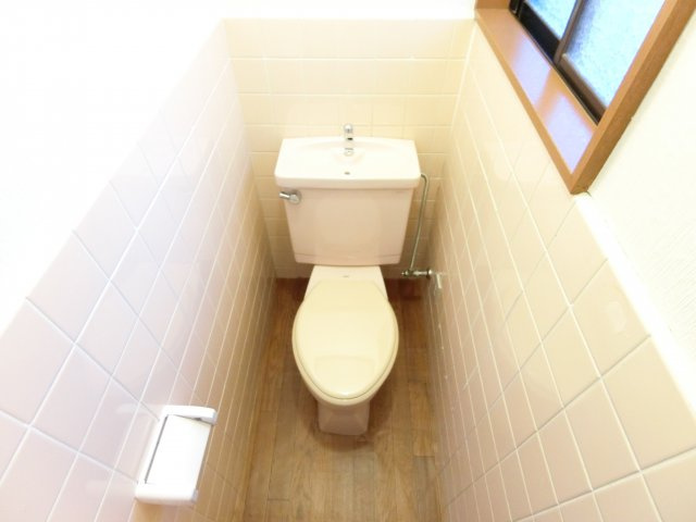 楠町西貸家のトイレ