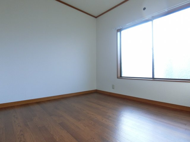 楠町西貸家の洋室