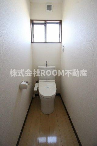山科アパートのトイレ|ゆったりとした空間のトイレです