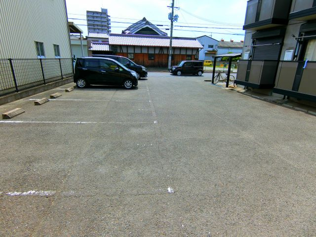 アメニティ大美野Ａの駐車場