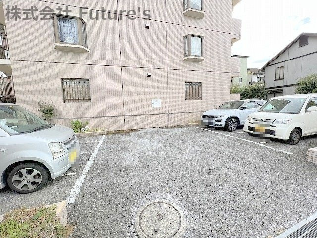 コスモ流山リベラルコートの駐車場|広々とした駐車場です。