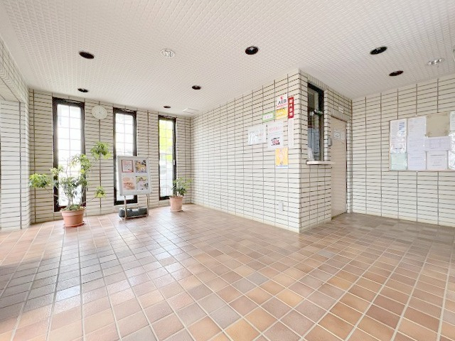 コスモ流山リベラルコートのエントランス|広々とした綺麗なエントランスが素敵です。