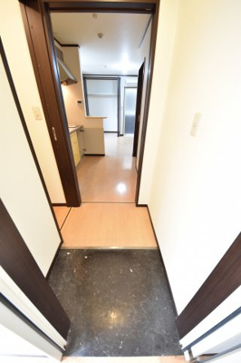 【玄関】 | グランシャリオ山本通2