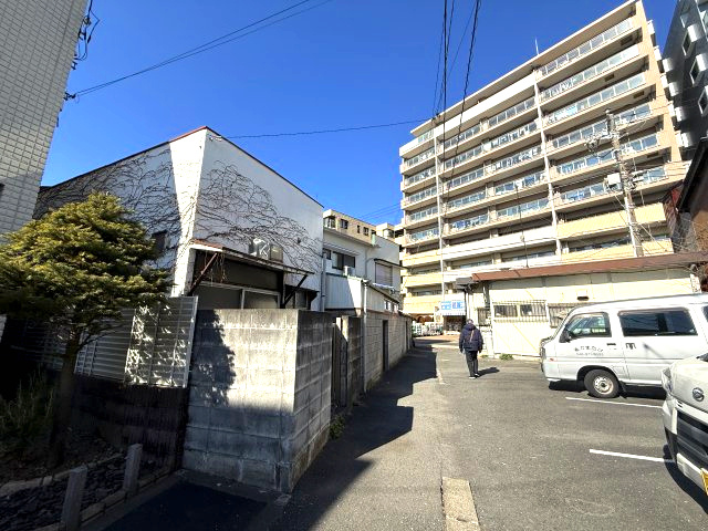 JR横須賀線「逗子」駅徒歩3分　古家付の土地の前面道路含む現地写真|前面道路
