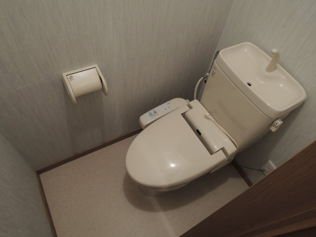 フォルトゥーナのトイレ|温水洗浄便座付き【フォルトゥーナ】