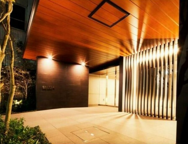 イニシア上野稲荷町のエントランス