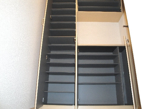 タウンヒル小柴Ｄ棟の収納