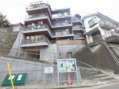 【外観】 | レイグリーンヒルズ山手 | 総戸数１５戸、平成４年１１月築、管理人は巡回勤務につき管理体制良好です♪