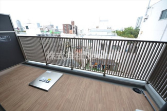【バルコニー】 | ヴィラ・セレーノ玉造本町（旧ルネフラッツ玉造本町 | 外からの目が気にならないバルコニーで洗濯物が干せます
