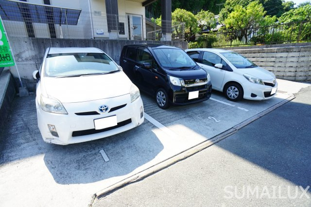グランツ壺川の駐車場
