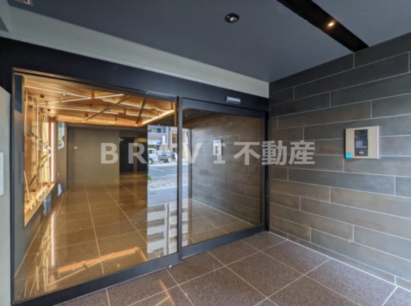 アプリーレ大阪城北 BRAVI不動産のエントランス|【BRAVE大阪城北】モニター付きオートロック