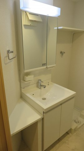 ラクラス長堀橋の洗面所