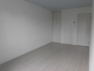 【居間・リビング】 | 淡路松本レジデンス | 天井の高いお部屋です。