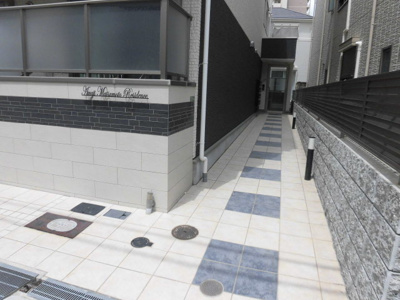 【エントランス】 | 淡路松本レジデンス | 照明のある綺麗なエントランスです。