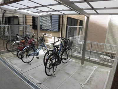 【駐車場】 | 淡路松本レジデンス | 敷地内屋根付きの駐輪場です。