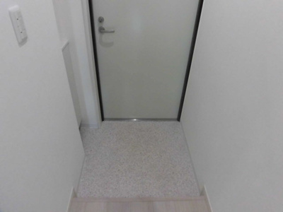 【玄関】 | 淡路松本レジデンス | 白基調の綺麗な玄関です。