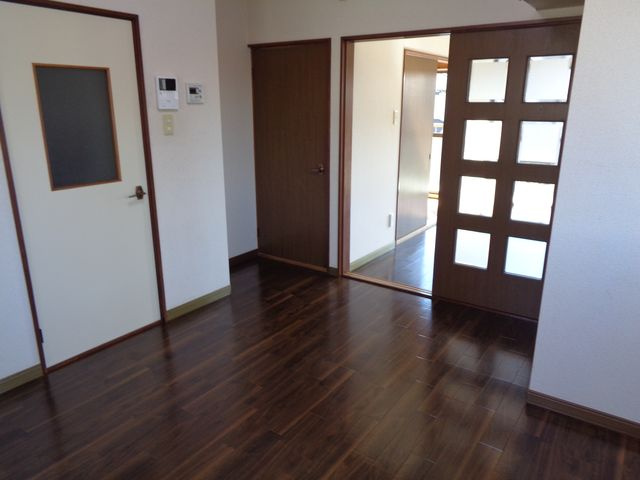 ニューハウス梅田の居間・リビング