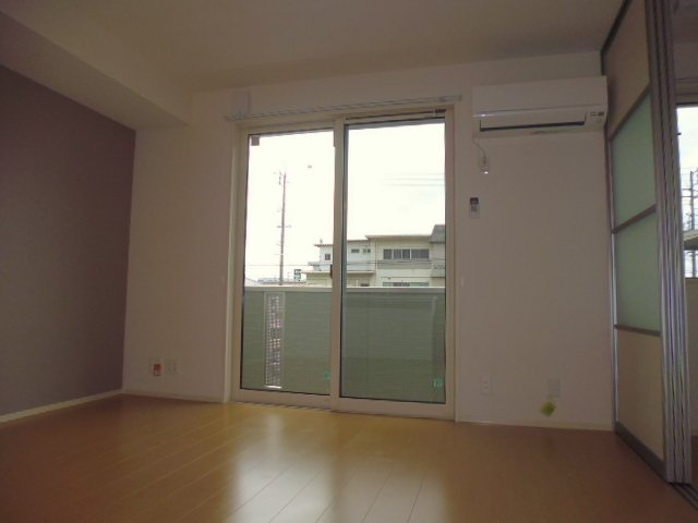 倉敷市児島田の口２丁目のアパートの居間・リビング