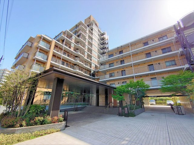 【外観】総戸数220戸の大規模マンション 
