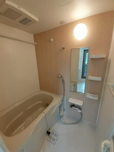 メゾンエレガンテの浴室