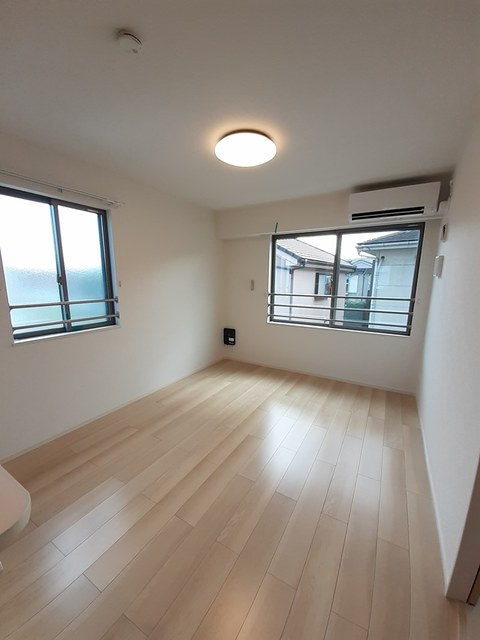 メゾンエレガンテの居間・リビング