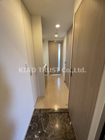 レジュールアッシュ梅田NEXの玄関|収納もある玄関です